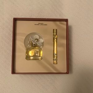 Daisy Marc Jacobs Perfume with box